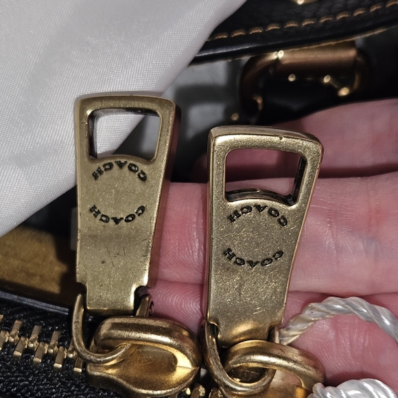 COACH ROGUE 39 - Picture 6 of 16